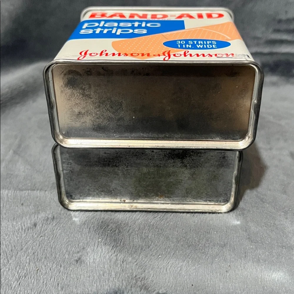 VINTAGE BAND-AID TINS LOT OF 2 decor - Picture 5 of 6